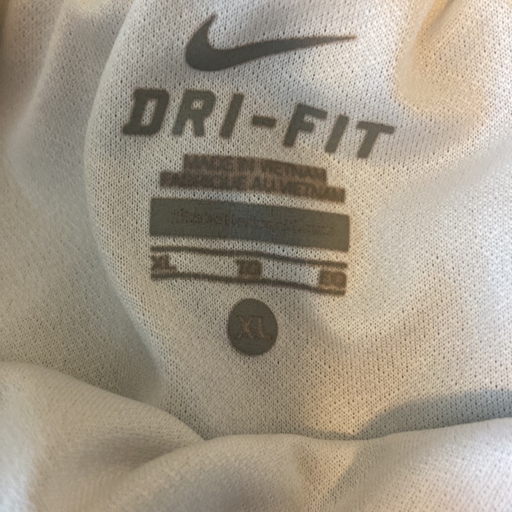 Nike Girls running shorts XL - Picture 3 of 6